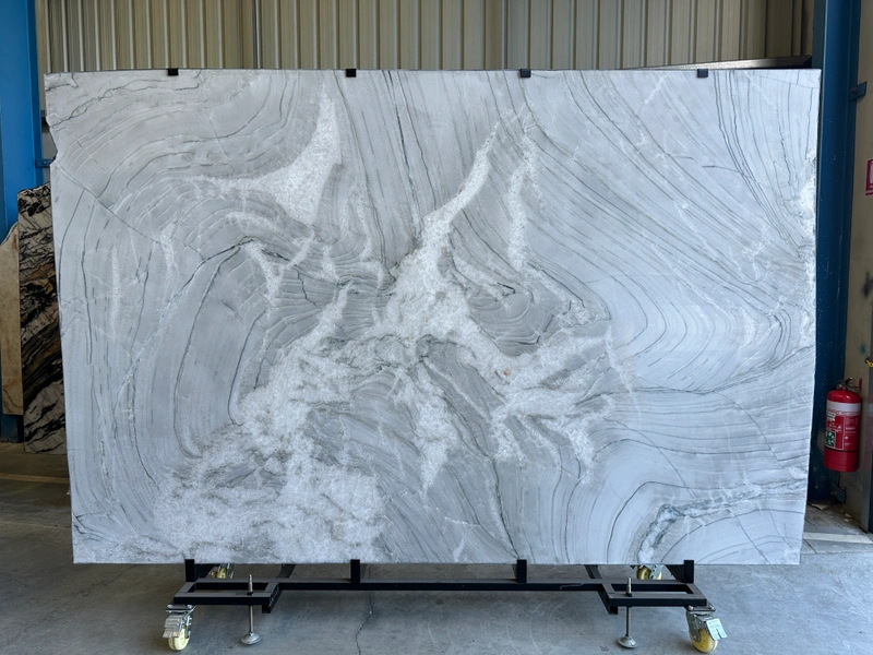White Kairos quartzite &mdash; lot 10895