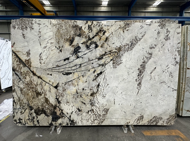 Glacier White granite &mdash; lot 1298