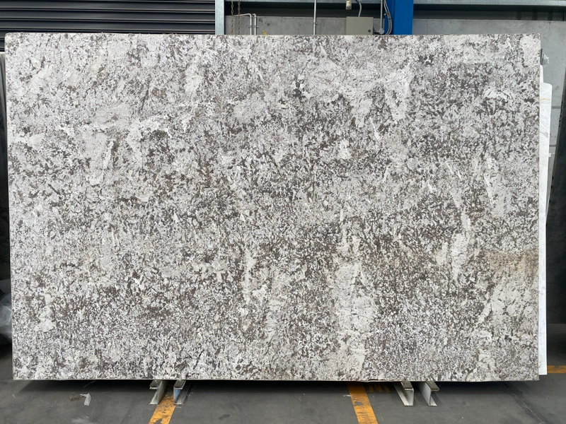 Bianco Antico granite &mdash; lot 1670