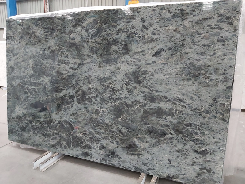 Madagascar Blue granite &mdash; lot 1719
