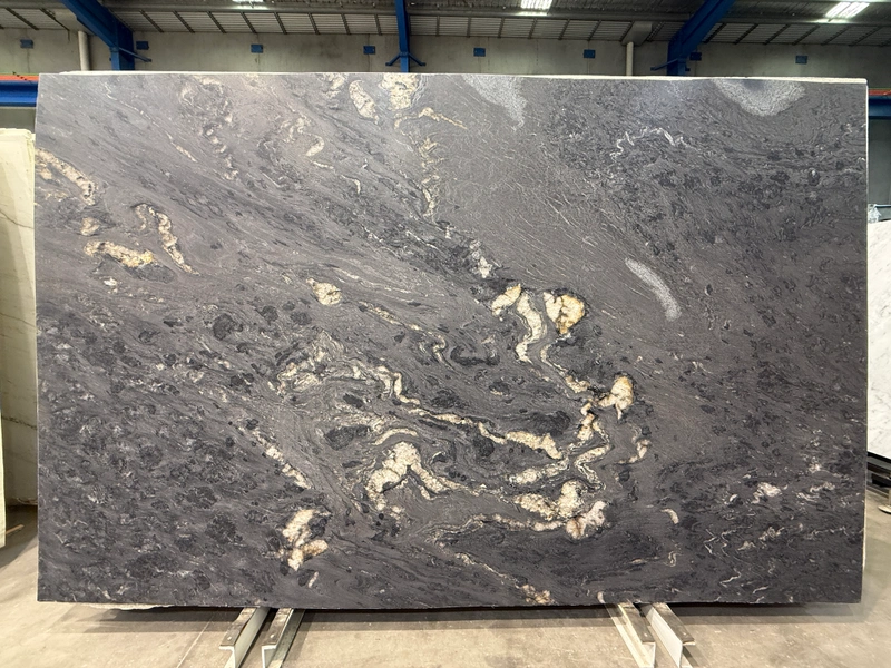Titanium Gold granite &mdash; lot 2348 L