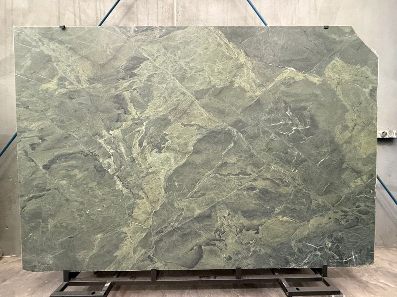 Amazon Green quartzite &mdash; lot 2411036
