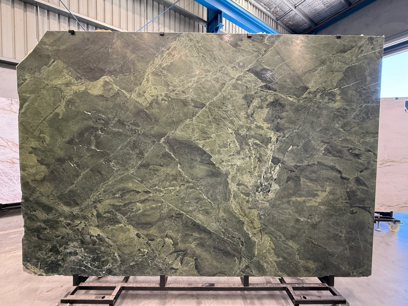 Amazon Green quartzite &mdash; lot 2411036L
