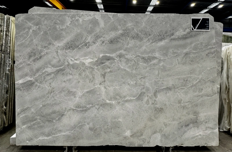 Silver White dolomite &mdash; lot 2561
