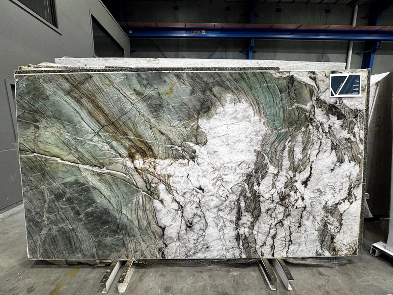 Crystal Tiffany quartzite &mdash; lot 3068
