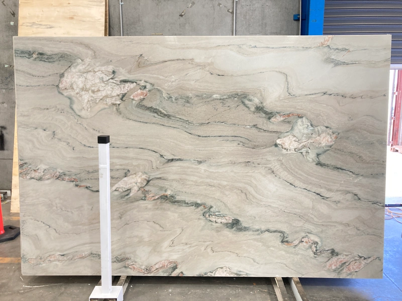Macaubas Fantasy quartzite &mdash; lot 3126