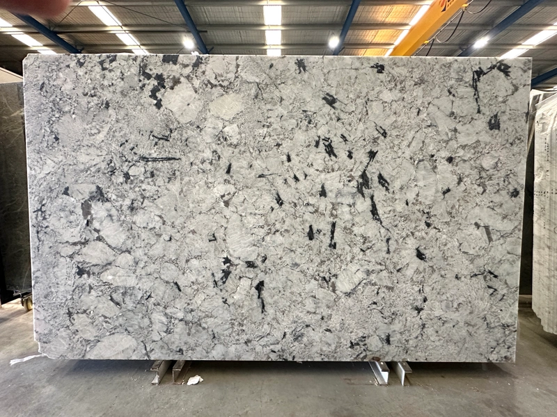Arctic Blue granite &mdash; lot 534