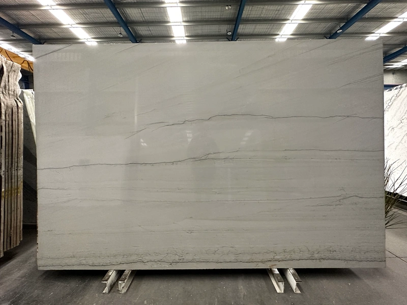 White Macaubas quartzite &mdash; lot 6