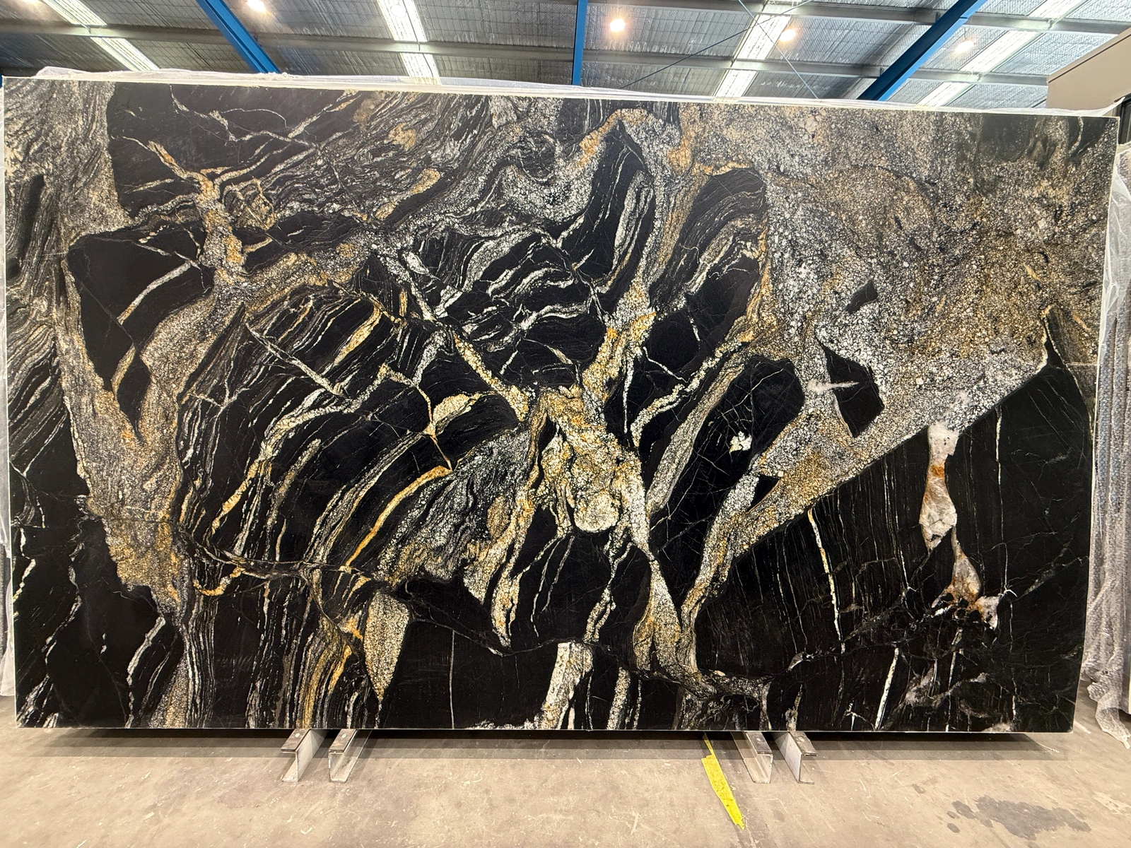 Comet Black full slab