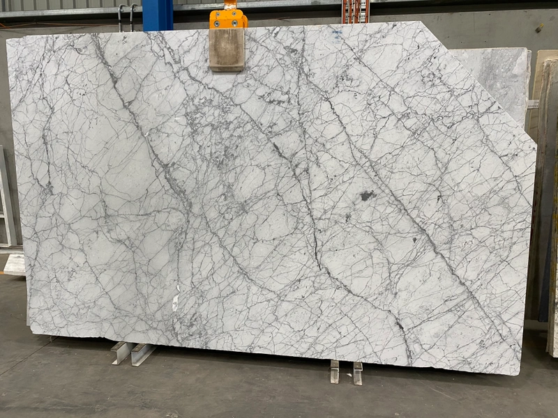 Carrara Venato marble &mdash; lot 823