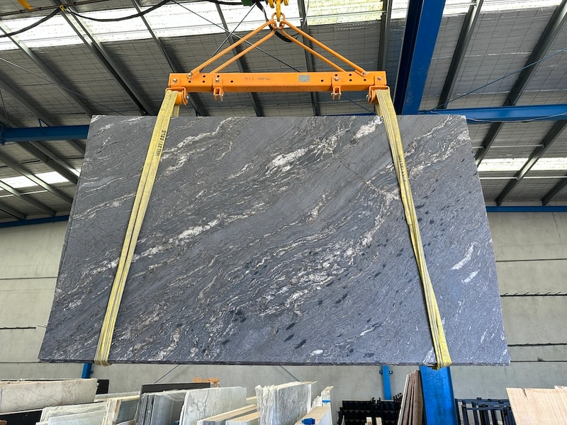 Titanium Gold granite &mdash; lot GLMDDBNV