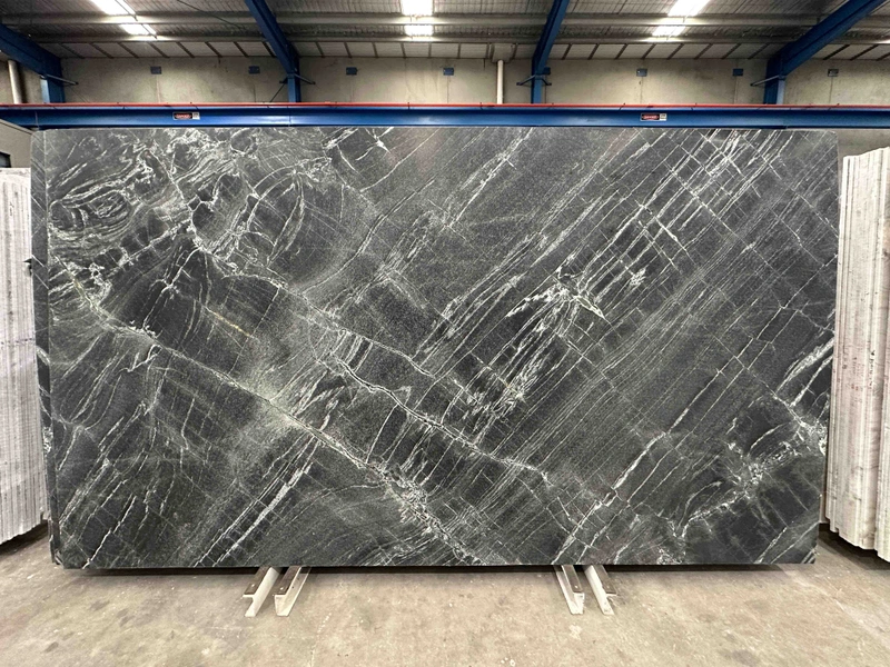 Atlantic Black quartzite &mdash; lot XT125