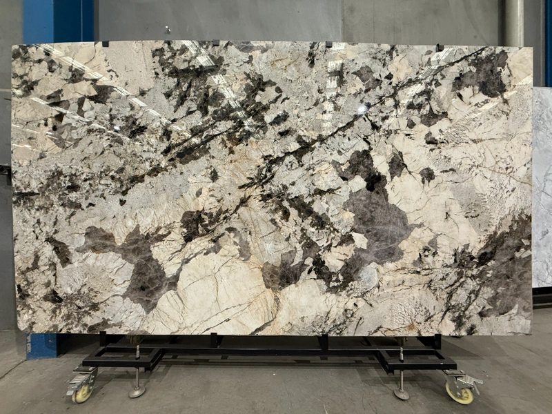 Tourmaline granite &mdash; lot XT913